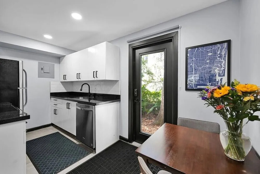 Luxury 2-bedroom Villa in Wilton Manors