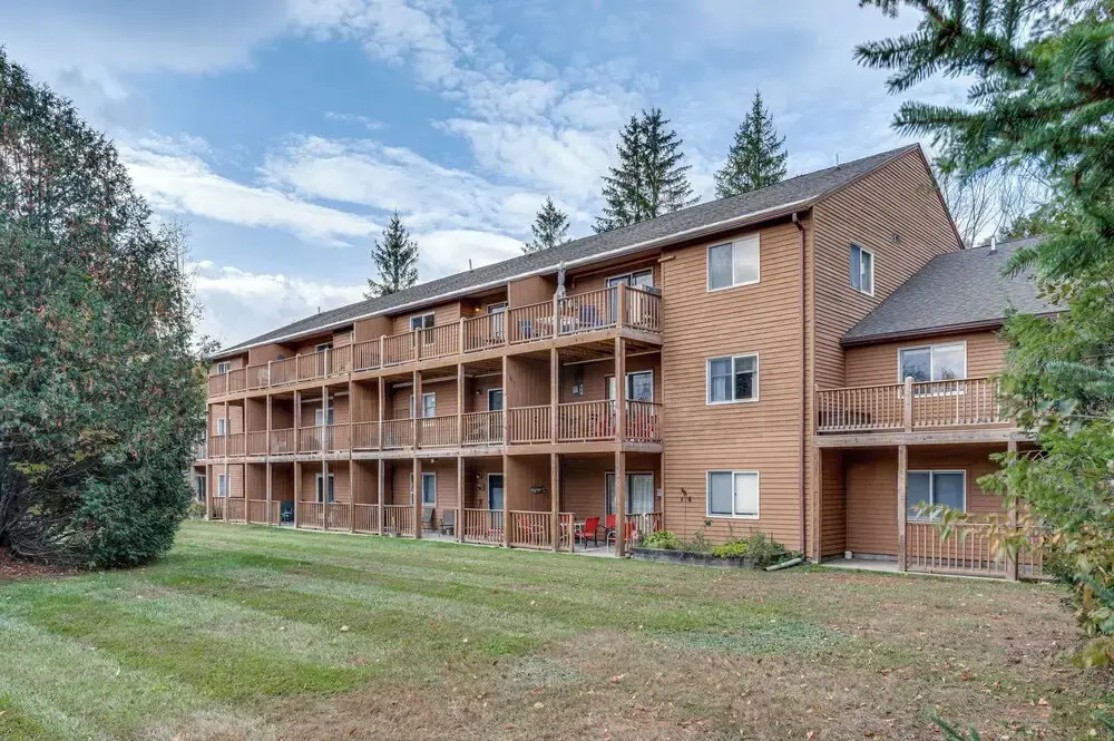 Lincoln Apartment w/ Balcony: 2 Mi to Loon Mtn!