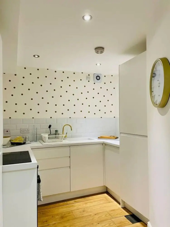 Walk Anywhere From This Cosy Central Flat