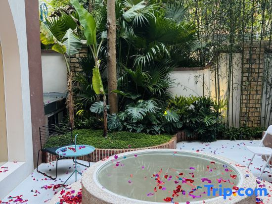 Jinglu - Sunset Mountain Garden Villa · Designer Resort Guesthouse