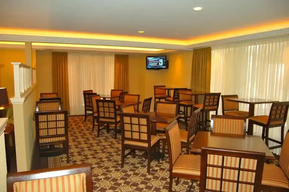 Ann Arbor Regent Hotel and Suites