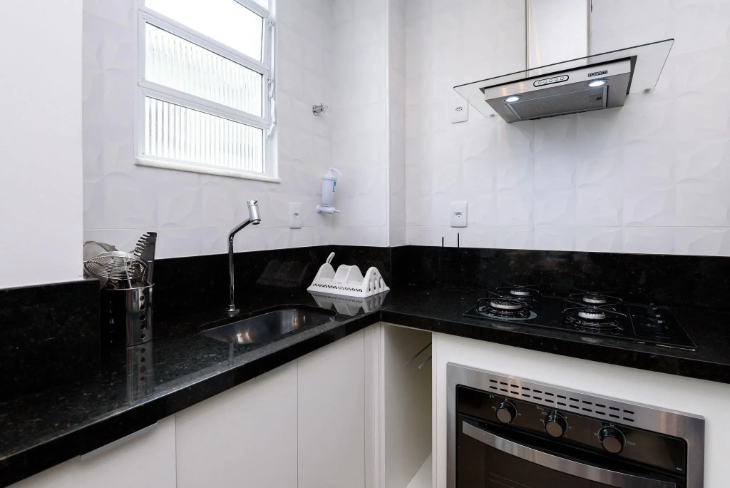 Moderno Quarto & Sala Em Copacabana | Mfb 76/203