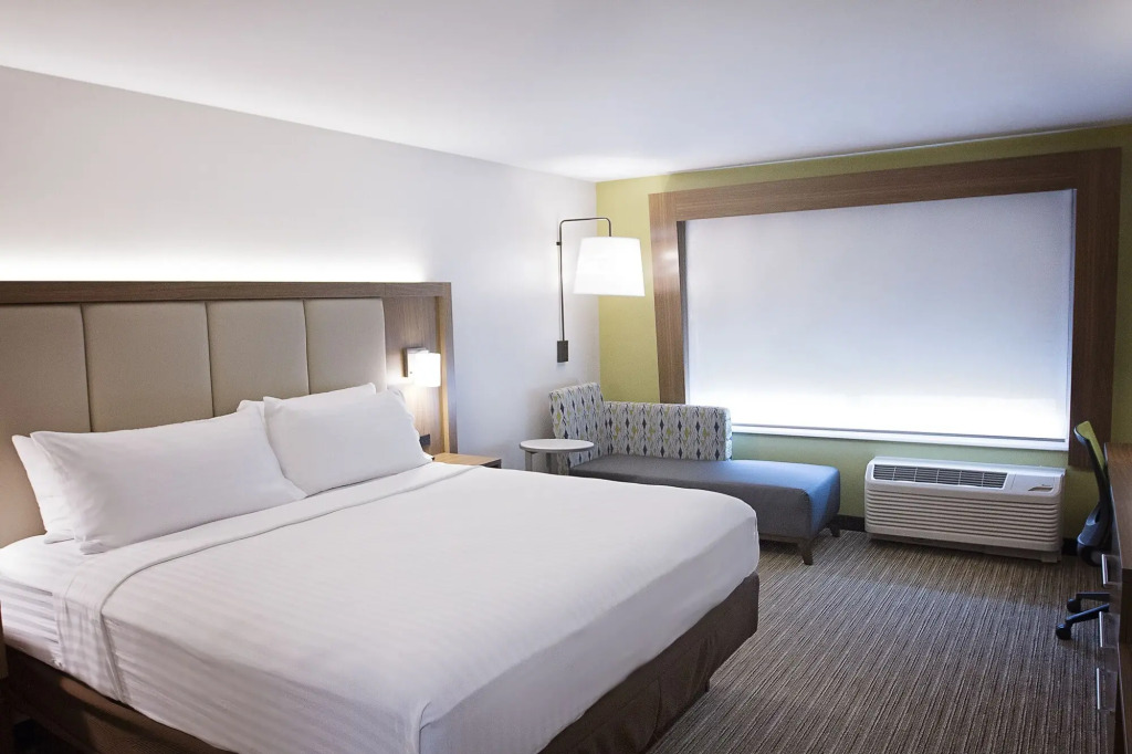 Holiday Inn Express & Suites Greenwood Mall by IHG