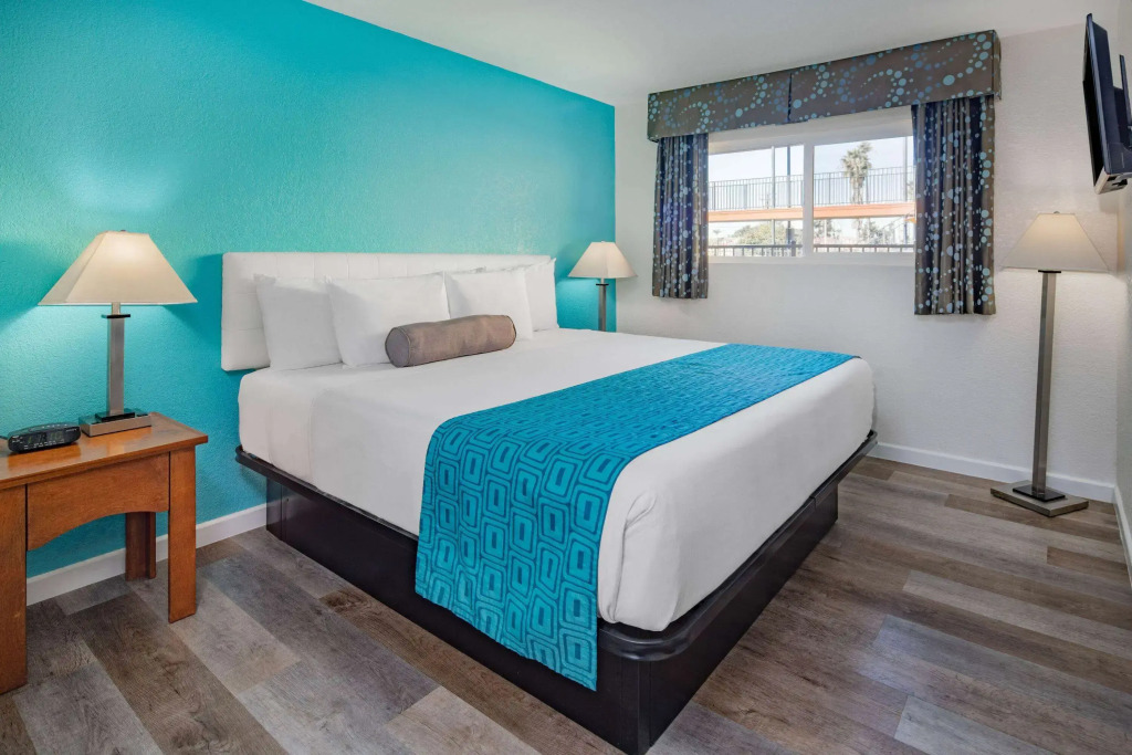 Howard Johnson Suites by Wyndham San Diego Chula Vista BayFront