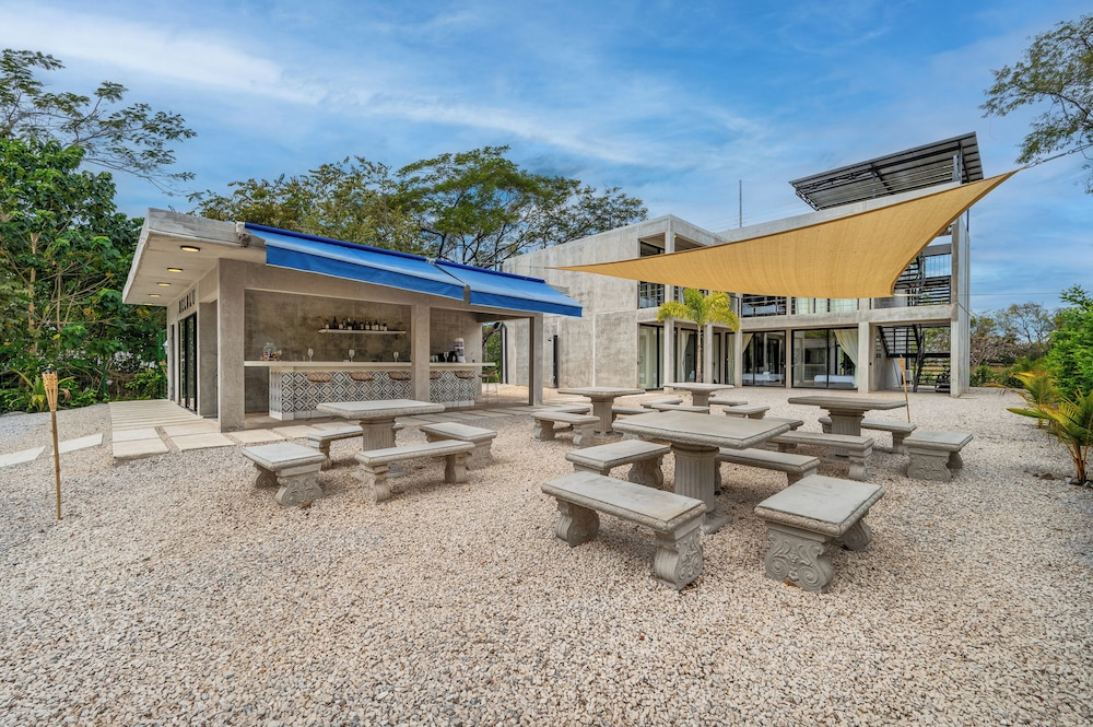 Nelblu Flamingo Suites