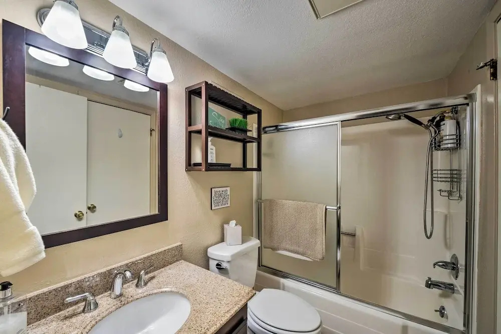 Condo on Golf Course: 2 Mi to Grindstone Lake!