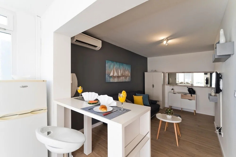 Ina - Modern and Cosy - A1