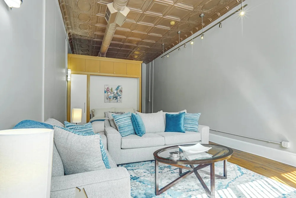 Stylish Downtown Loft: Rooftop Patio + 2 King Beds