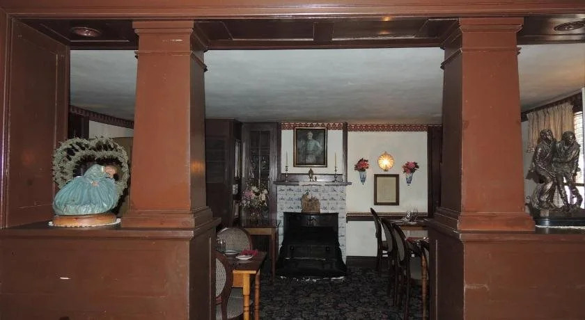 Historic Farnsworth House Inn