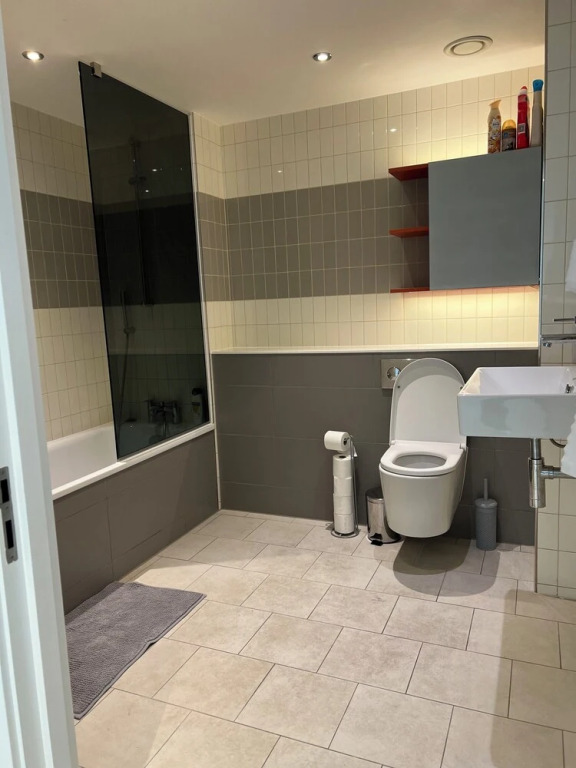 Delightfully Spacious Bright 2bedroom