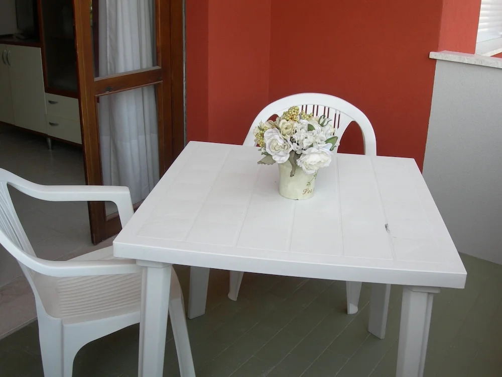 Beautiful Apartment For 5 People-swimming Pool-ac by Beahost Rentals