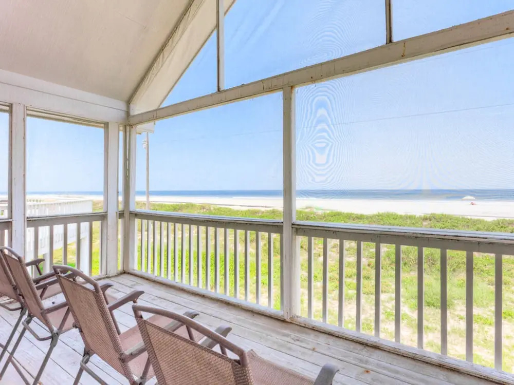 White Sand Beach House by Vtrips