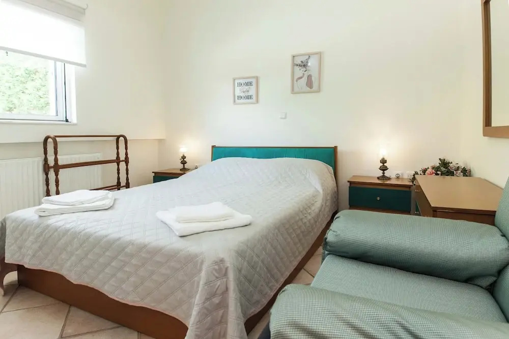 Deluxe 3 Bd House near Lagonisi w Garden