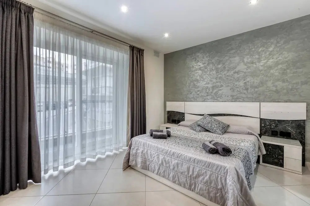 Luxury & Cosy 3 Bedroom Apt in Gzira, Close to Sliema & Stjulians by Walk