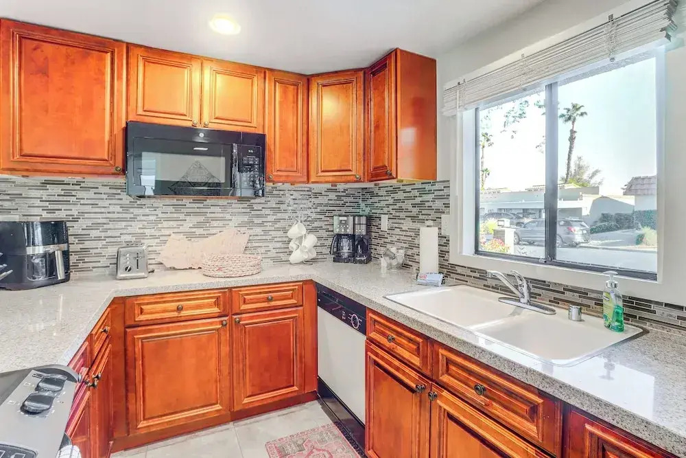 Golf Course On-site: Peaceful Condo in Palm Desert