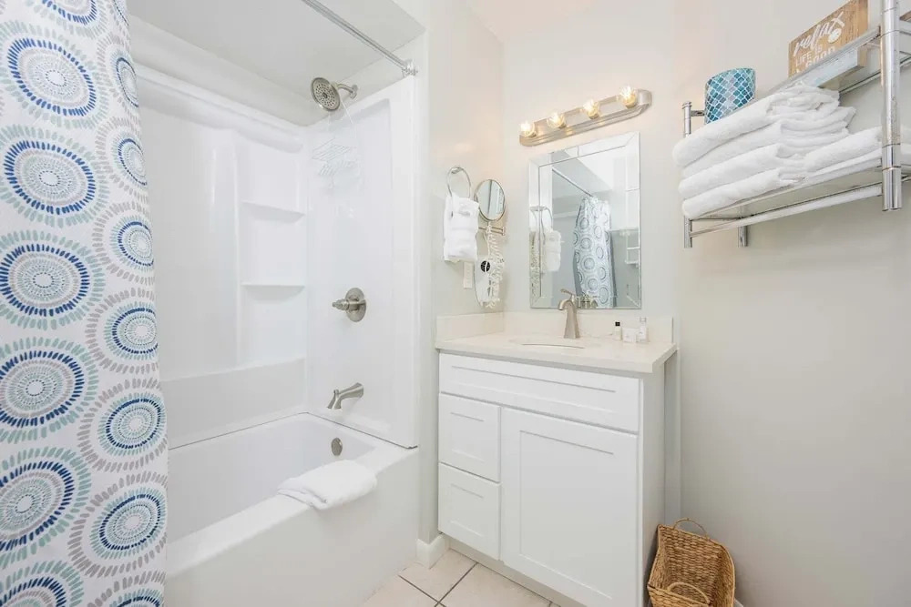 Regatta Condominiums 106B
