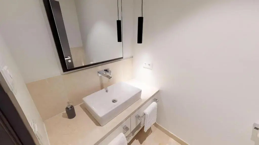 White Pearl Apartment 0.04