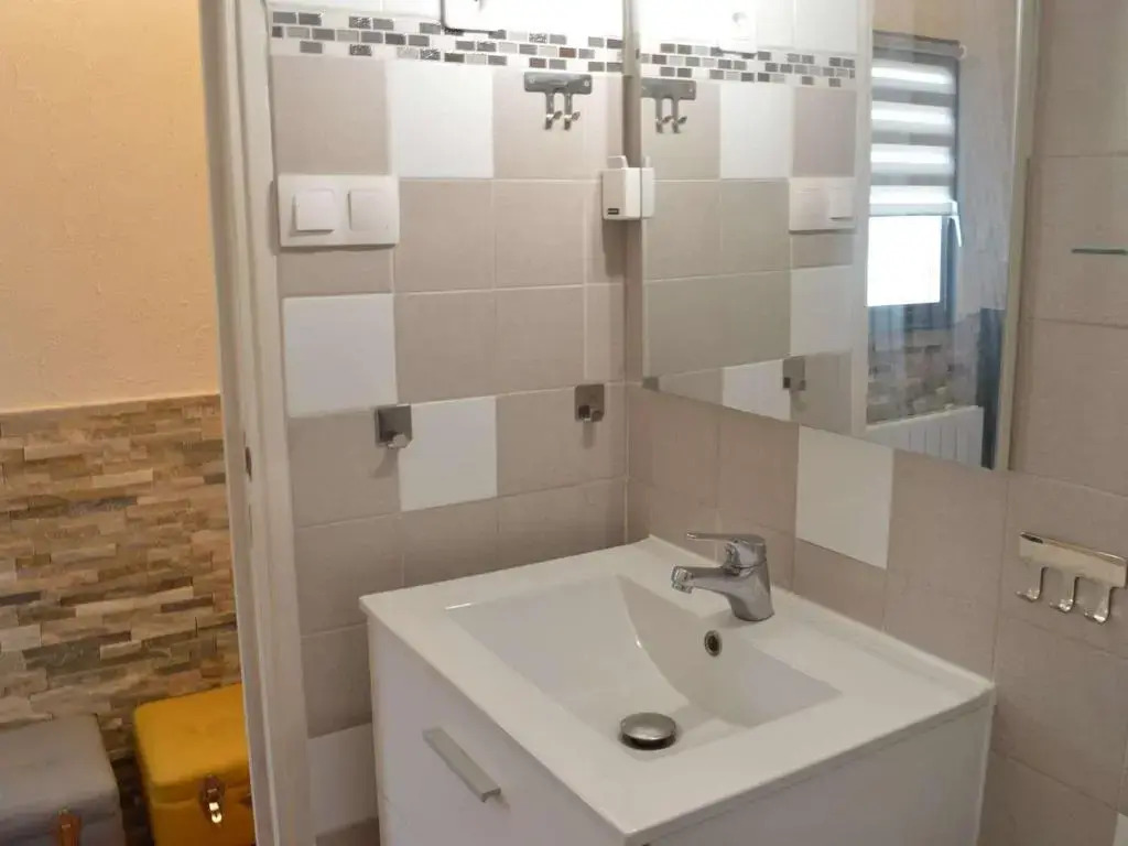 Appartement Le Grau-du-Roi, 1 pièce, 4 personnes - FR-1-250-127