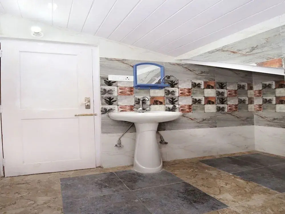 OYO 10084 Home 2BHK Wooden Cottage Bhattakufer