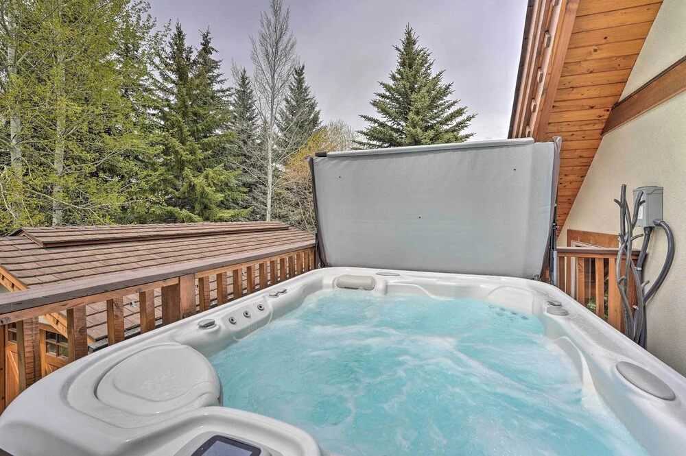 Serene Sun Valley Home w/ Hot Tub & Mtn Views