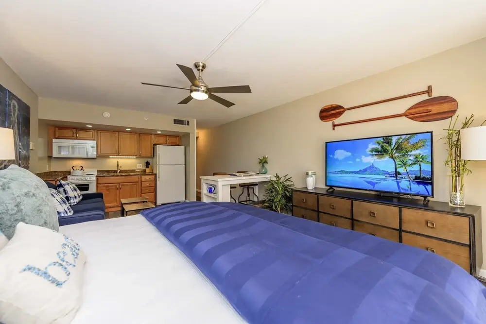 Royal Kahana 119 Studio Studio Bedroom Condo by RedAwning