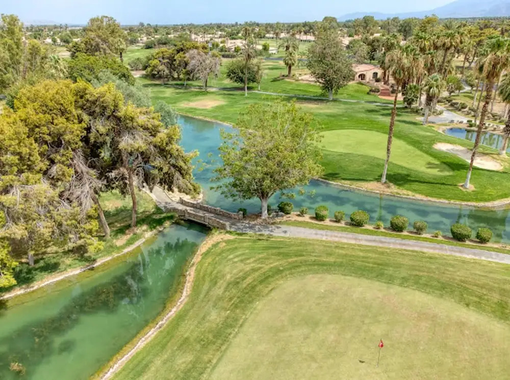 Stunning 4-bed House in Indio in Golf Course Commu
