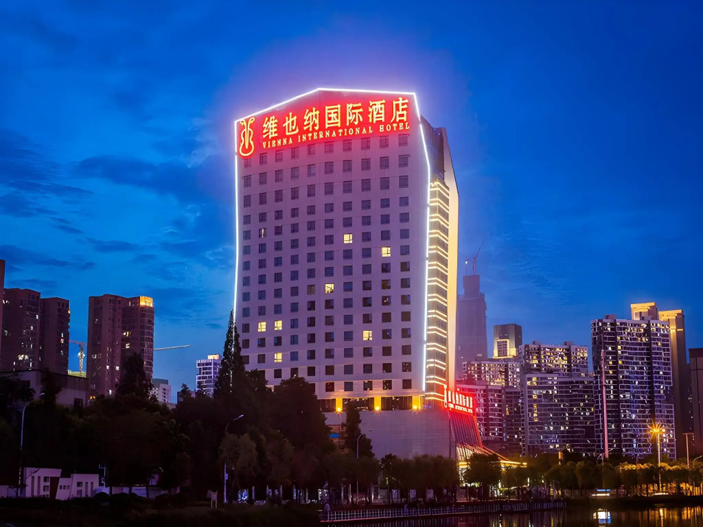 Vienna International Hotel (Wuhan Workers' Culture Palace Jiyuqiao Metro Station)