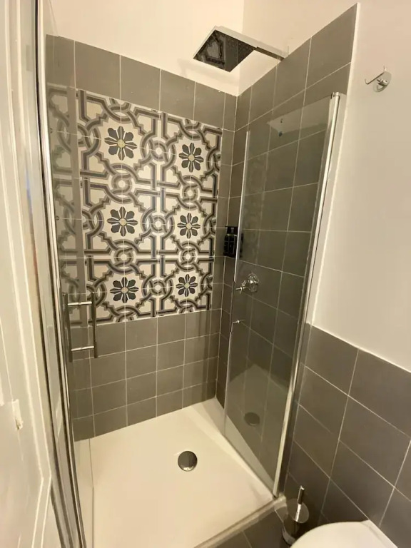 Bari LandLord 242