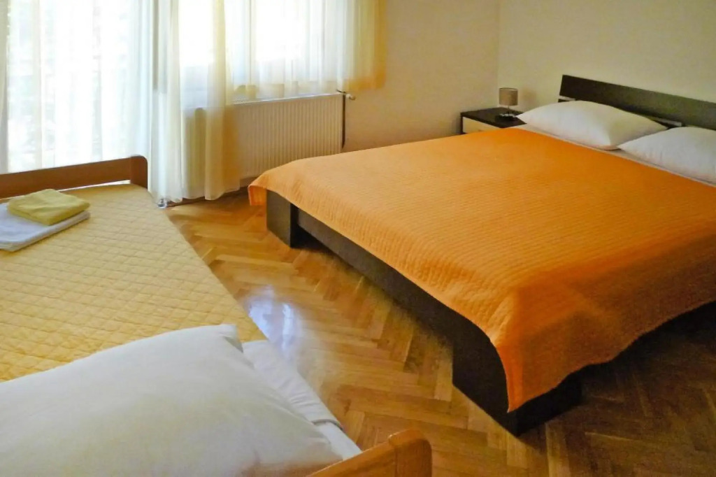Apartment PINK in Starigrad Paklenica only 200m from the sea