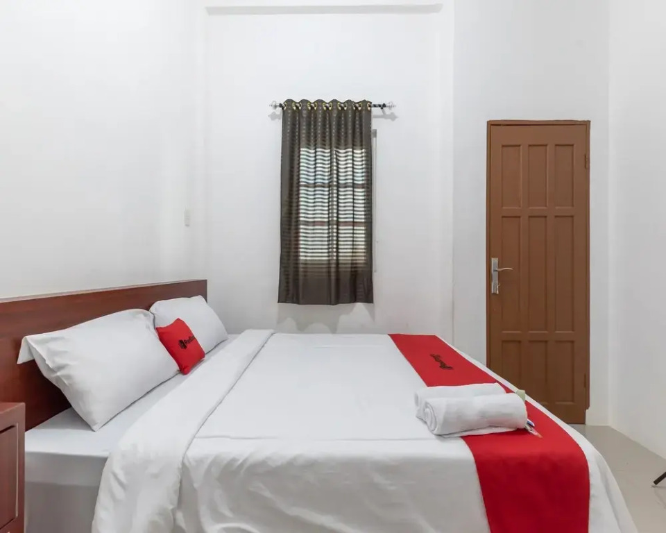 RedDoorz near Stasiun Pematangsiantar
