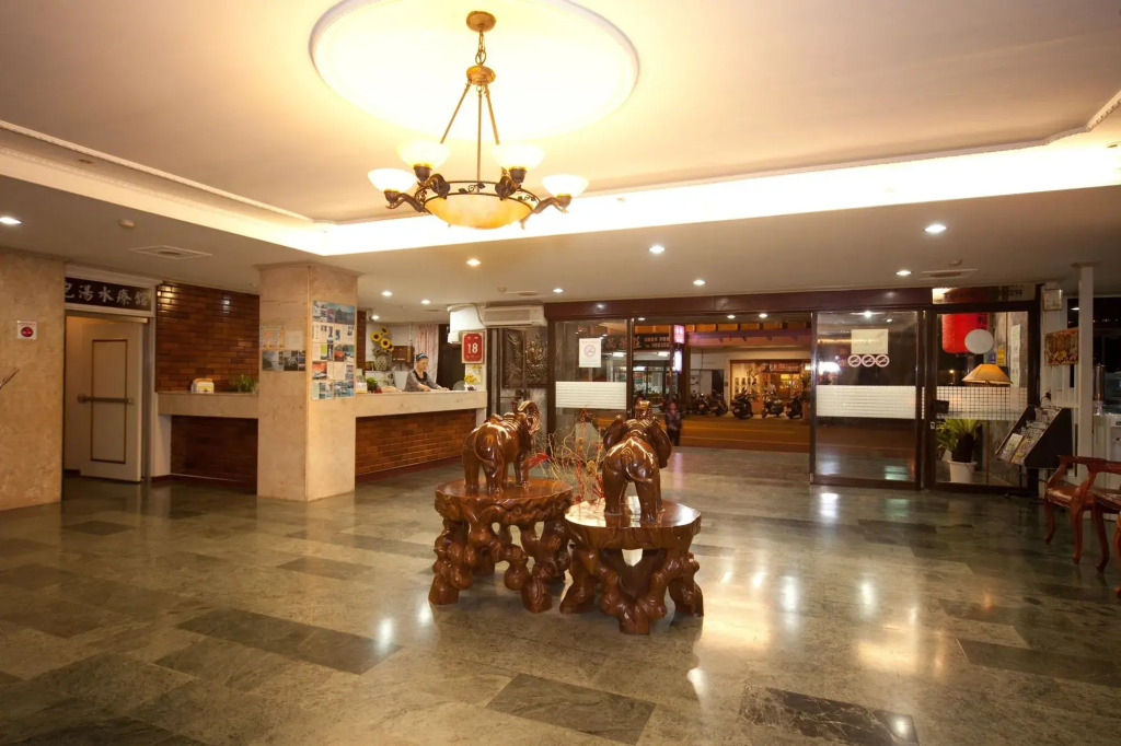 Champagne Hotel
