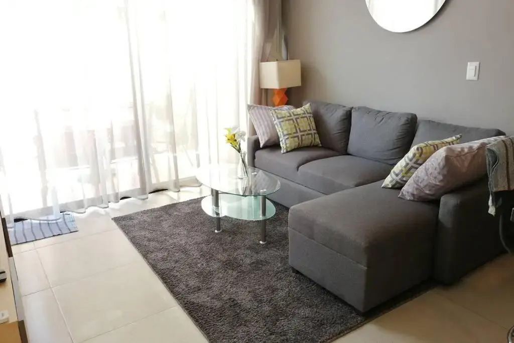Modern 1 bedroom suite by beach Great location!