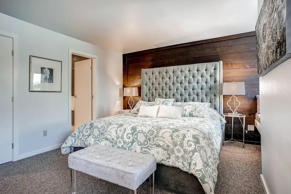 Beautifully Updated+spacious -lake Views, Kids Ski Free 2 Bedroom Condo by RedAwning