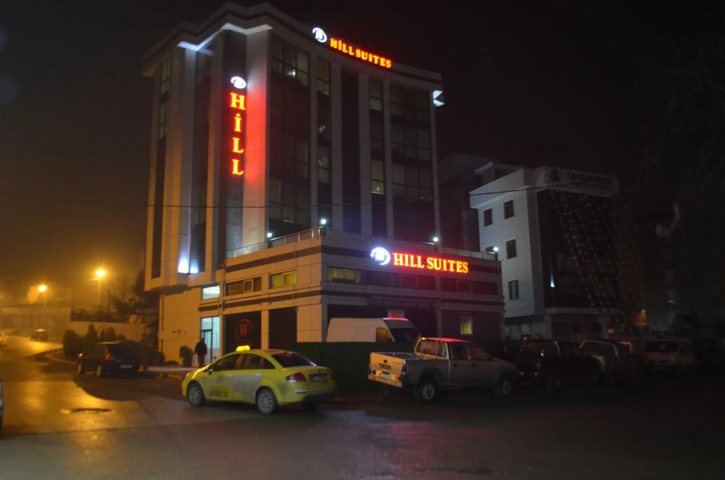 216 Hill Suites