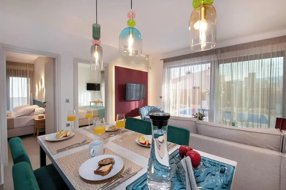 Flos Apartments