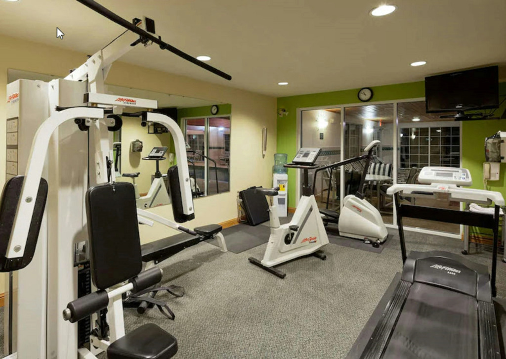 Holiday Inn Express & Suites Port Washington by IHG