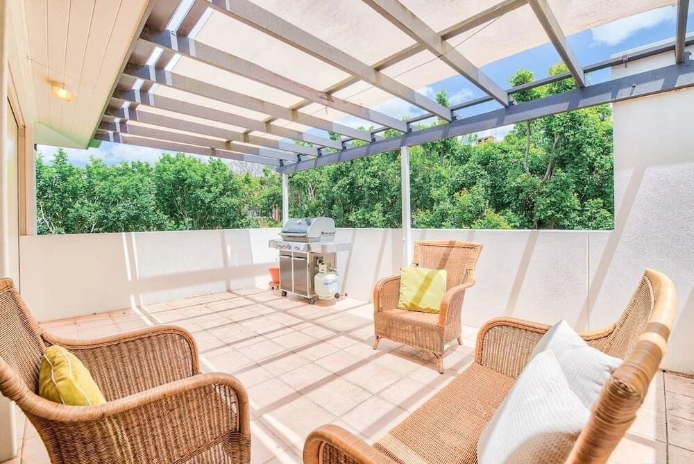 Spacious Home In New Farm For 6 W/ Parking