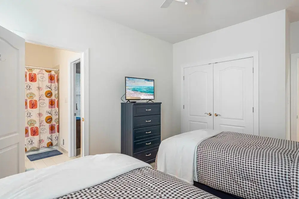 Wild Air Getaway For 12!