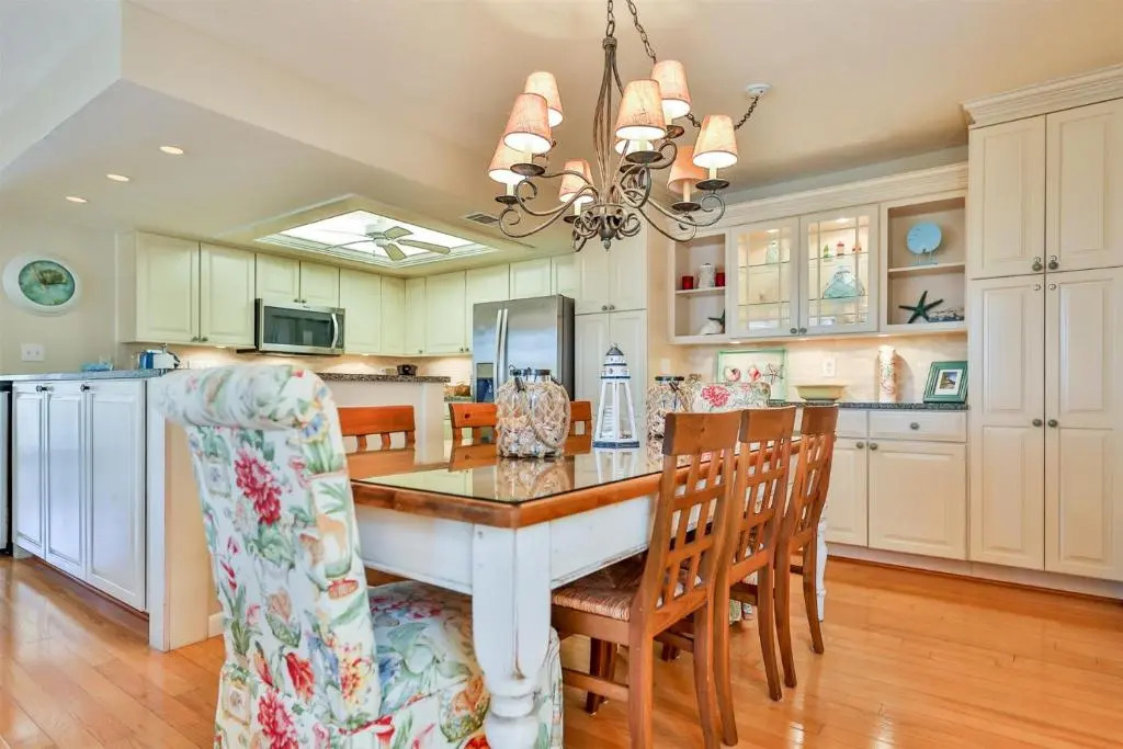 Compass Point 221