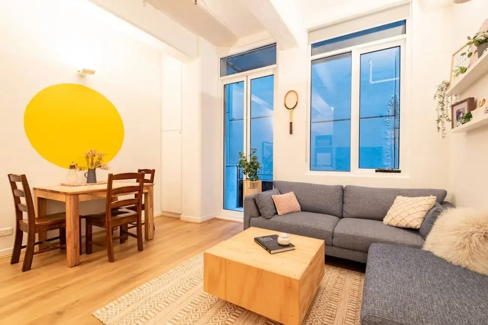 Beautiful 1 Bedroom Apartment Next to Southern Cross Station