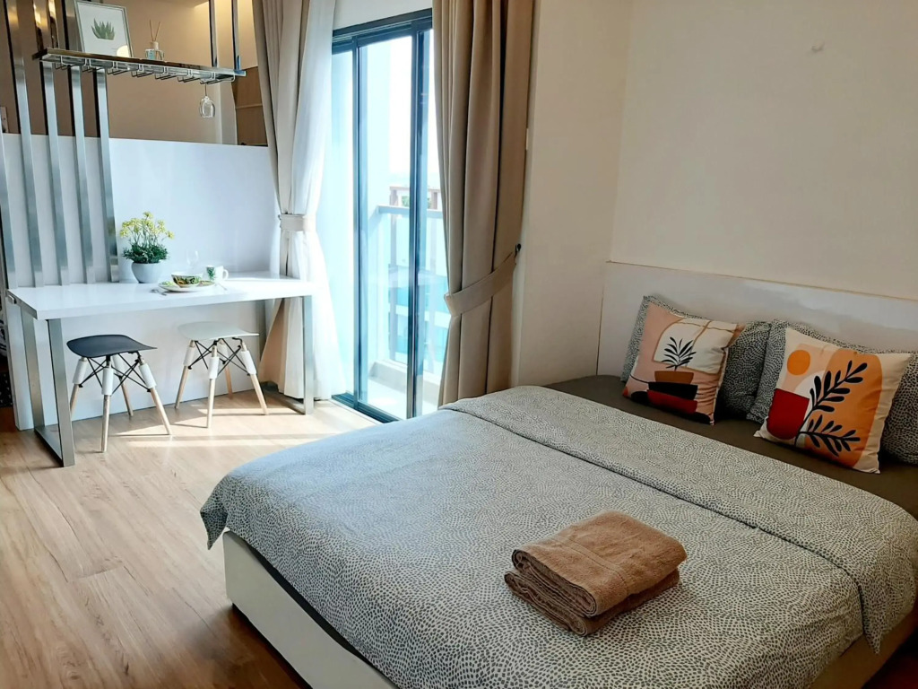 Symphony Tower Studio #2 with balcony