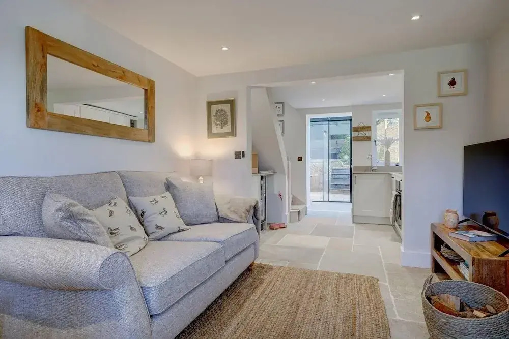 1 Bed Cottage Sleeps 2 with Hot Tub & Pets Welcome
