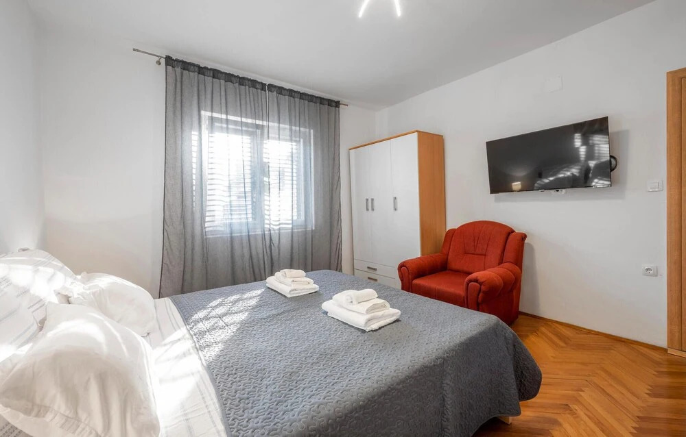 2 Bedroom Nice Home In Betina