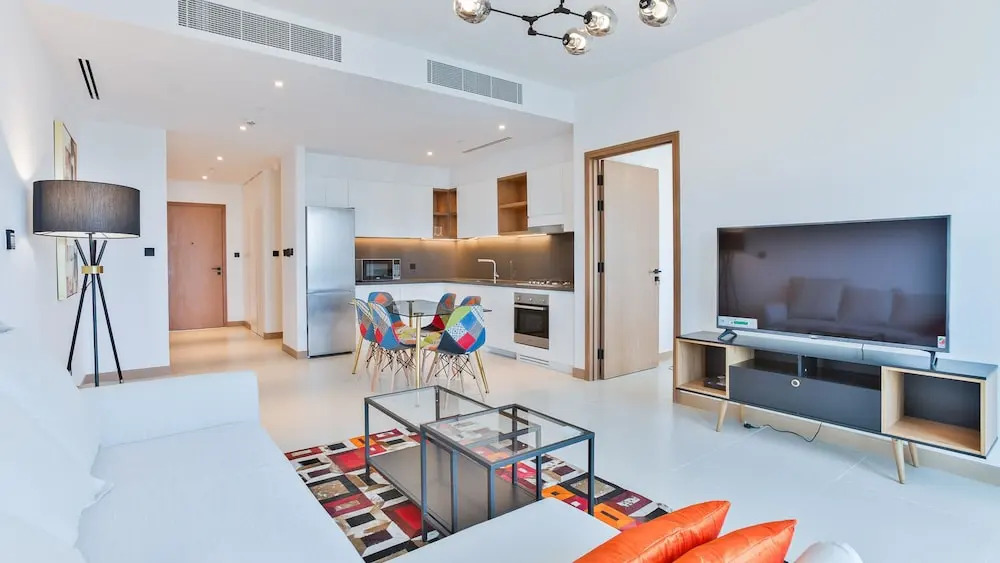 Luxury StayCation - Tranquil Waters: 2BR Luxury Apart. in Dubai Marina