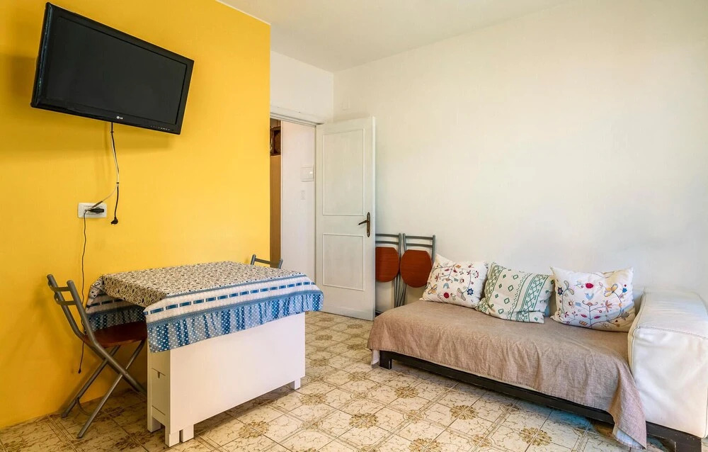 Stunning Home in Roseto Degli Abruzzi With Wifi and 2 Bedrooms