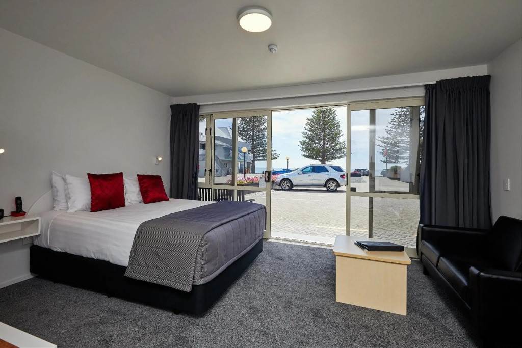 The White Morph Motels