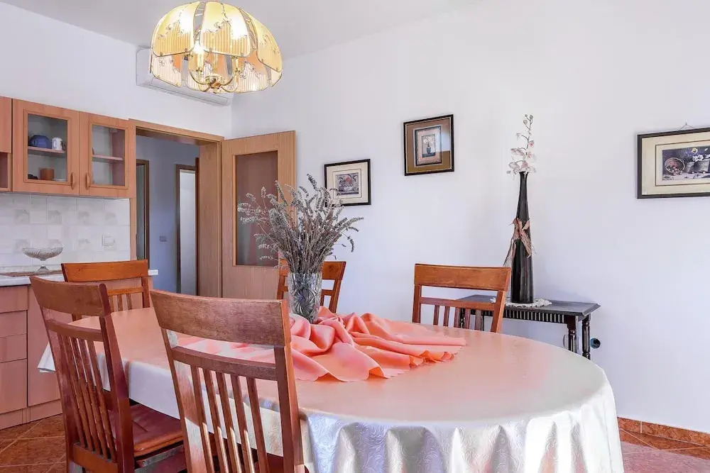 Holiday House in Liznjan With Garden & BBQ