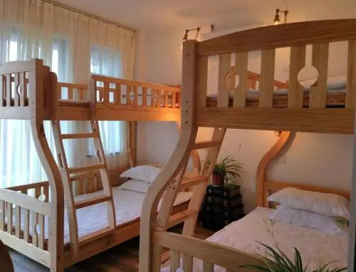 Deqing Qianxi Nianba Youth Hostel