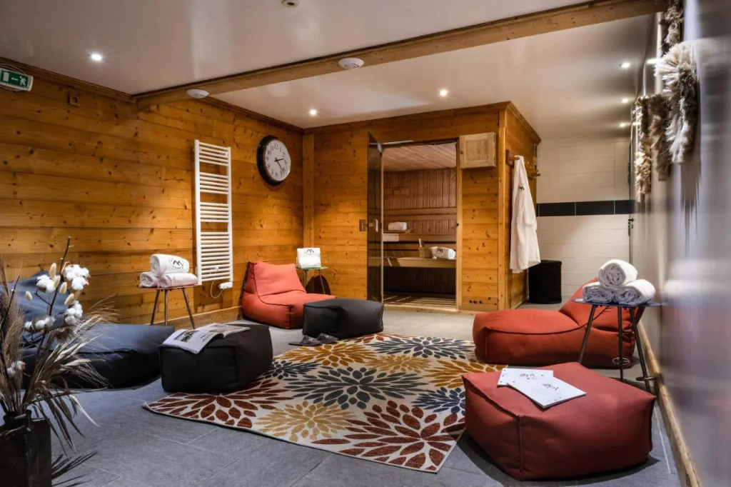 Hotel Ski Lodge