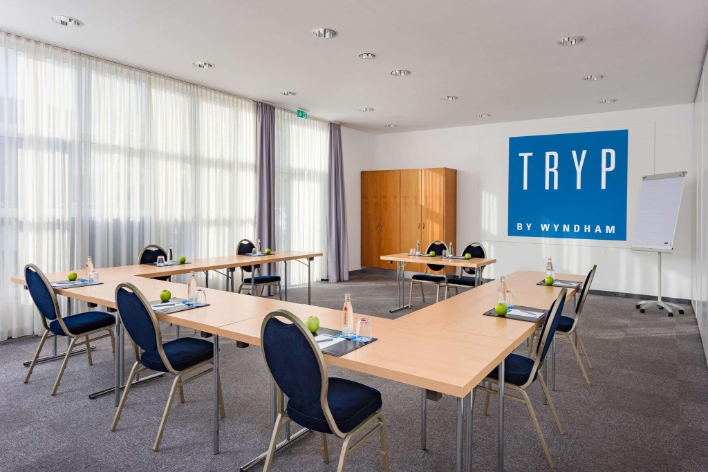 Отель Courtyard by Marriott Dortmund